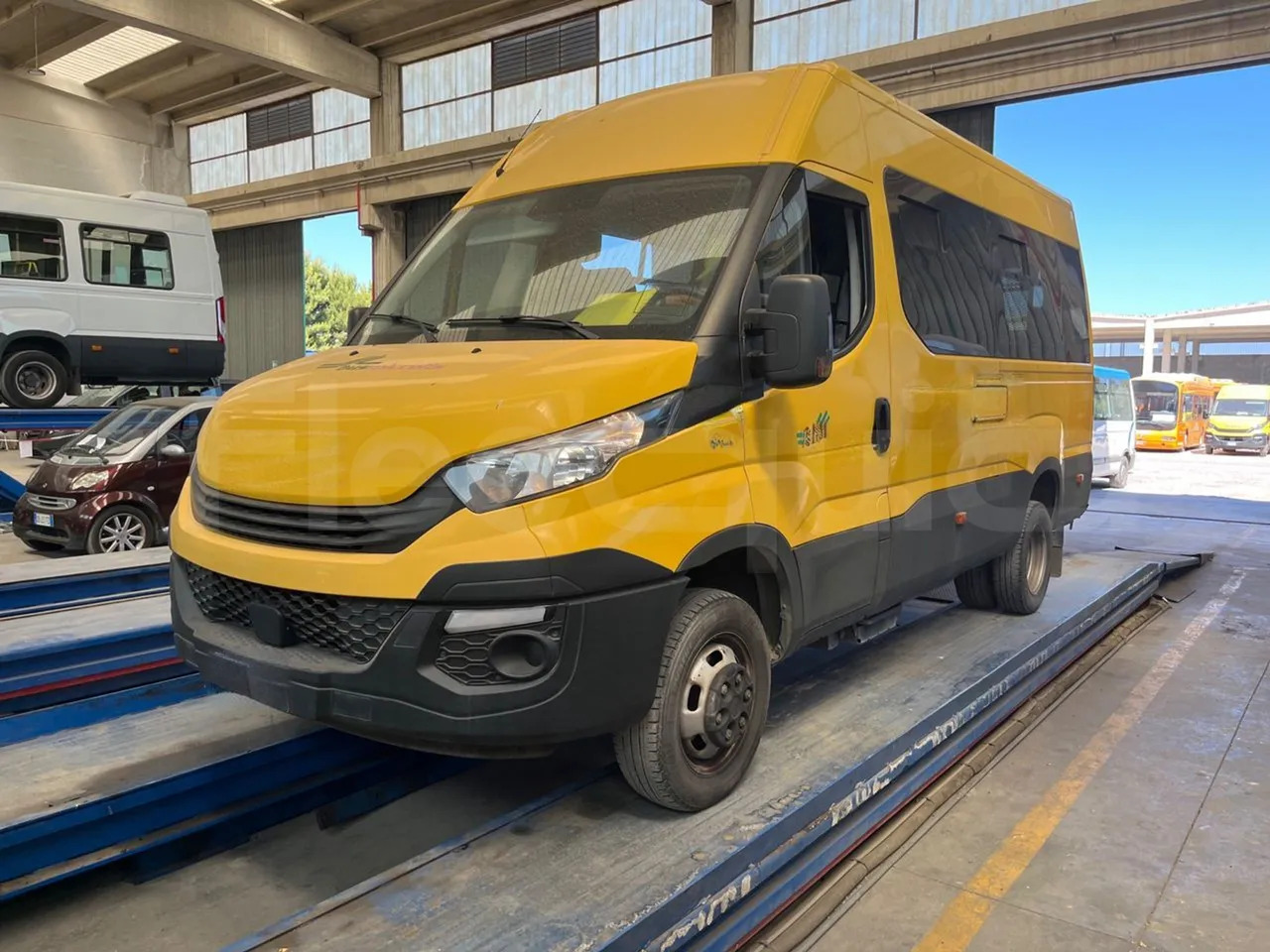 Iveco Daily - School bus: picture 4 Iveco Daily - School bus: picture 4