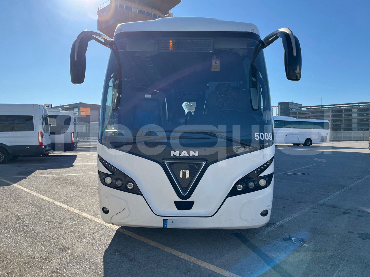 Man Noge - Coach: picture 2 Man Noge - Coach: picture 2