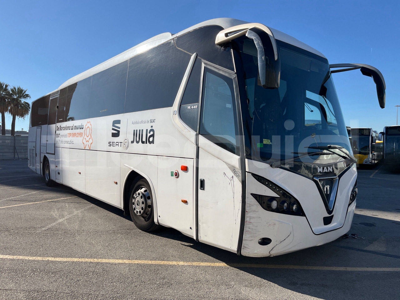 Man Noge - Coach: picture 1 Man Noge - Coach: picture 1