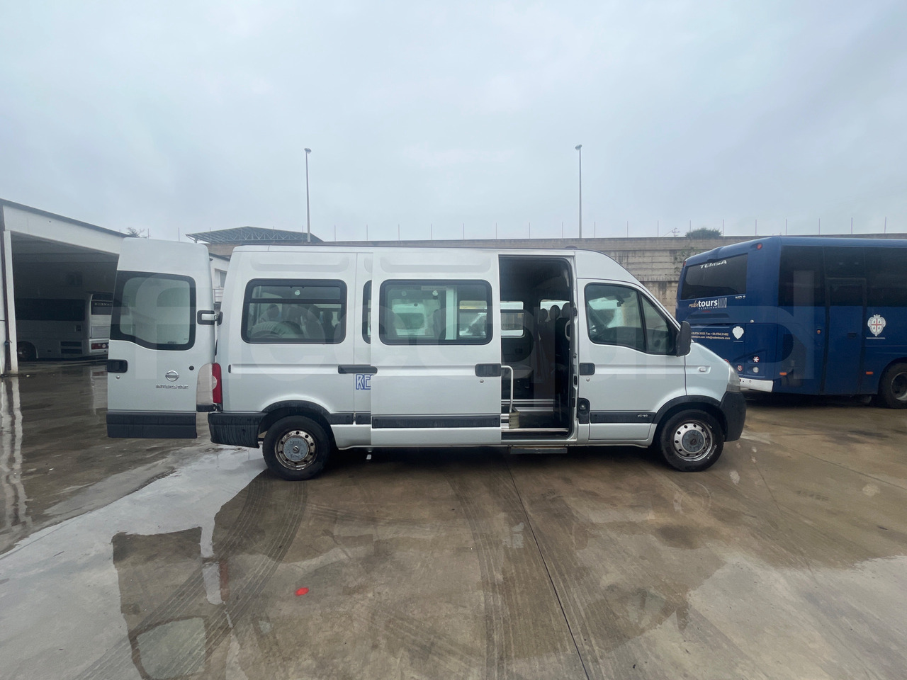 Nissan Interstar - Minibus, People carrier: picture 4 Nissan Interstar - Minibus, People carrier: picture 4