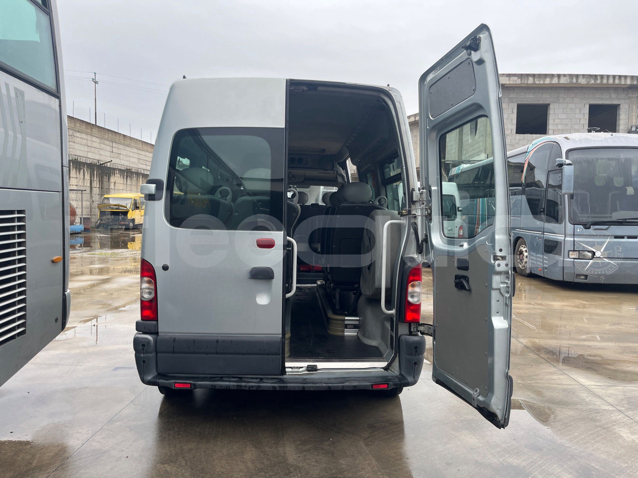 Nissan Interstar - Minibus, People carrier: picture 5 Nissan Interstar - Minibus, People carrier: picture 5