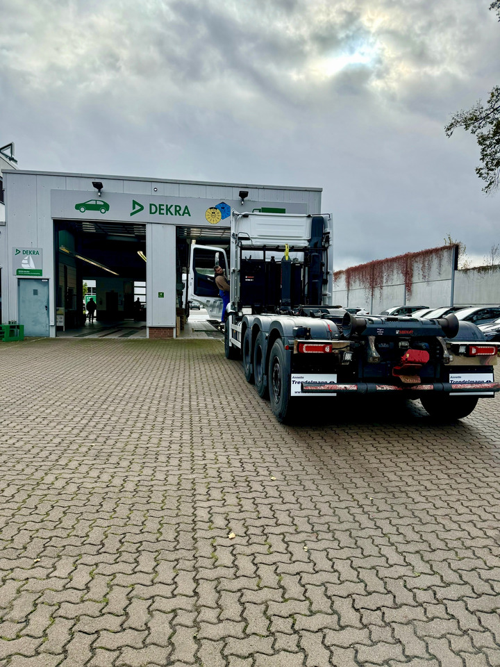 Hook lift truck Mercedes-Benz Arocs MP5 3253 8x4 Tridem ARK HIAB 24 to: picture 25