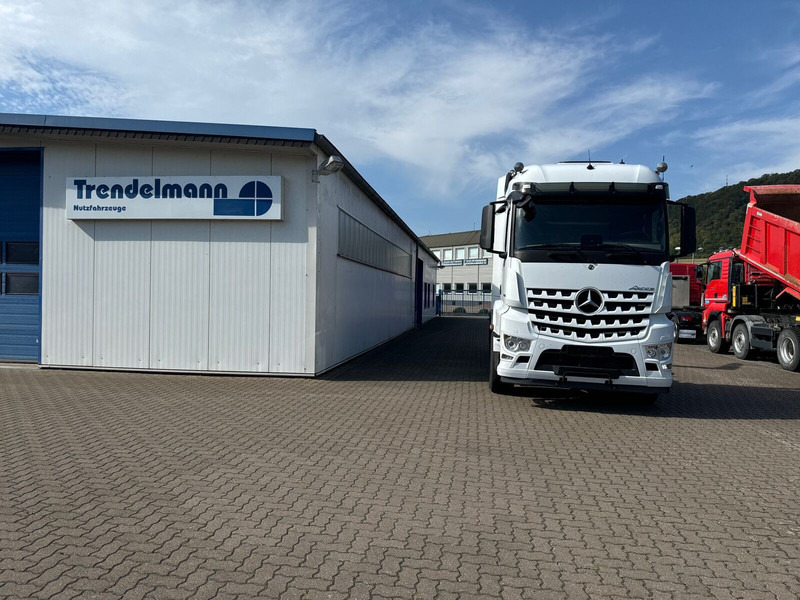 Hook lift truck Mercedes-Benz Arocs MP5 3253 8x4 Tridem ARK HIAB 24 to: picture 21