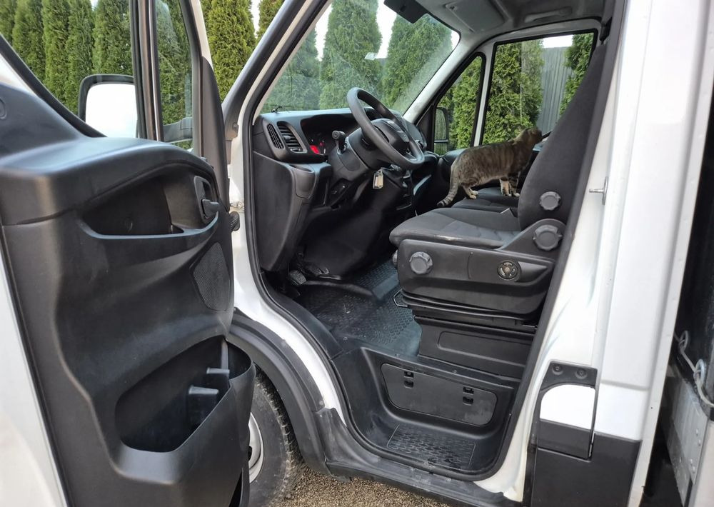 Iveco 35C14 - Curtain side van: picture 5 Iveco 35C14 - Curtain side van: picture 5