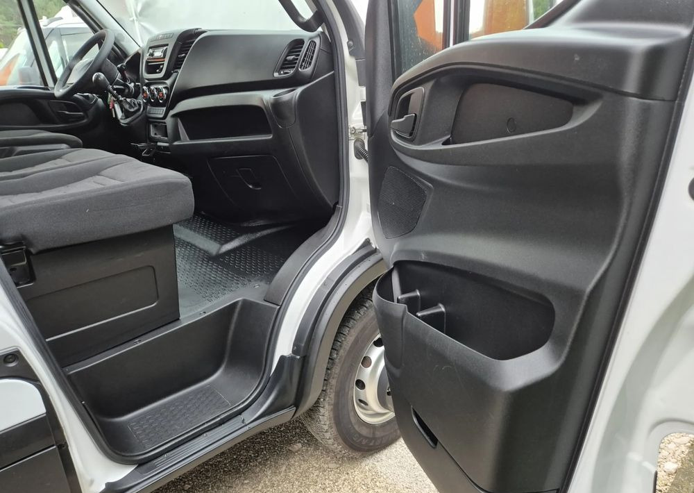 Curtain side van Iveco 70C17 3.0 170KM Skrzyniowy: picture 7 Curtain side van Iveco 70C17 3.0 170KM Skrzyniowy: picture 7