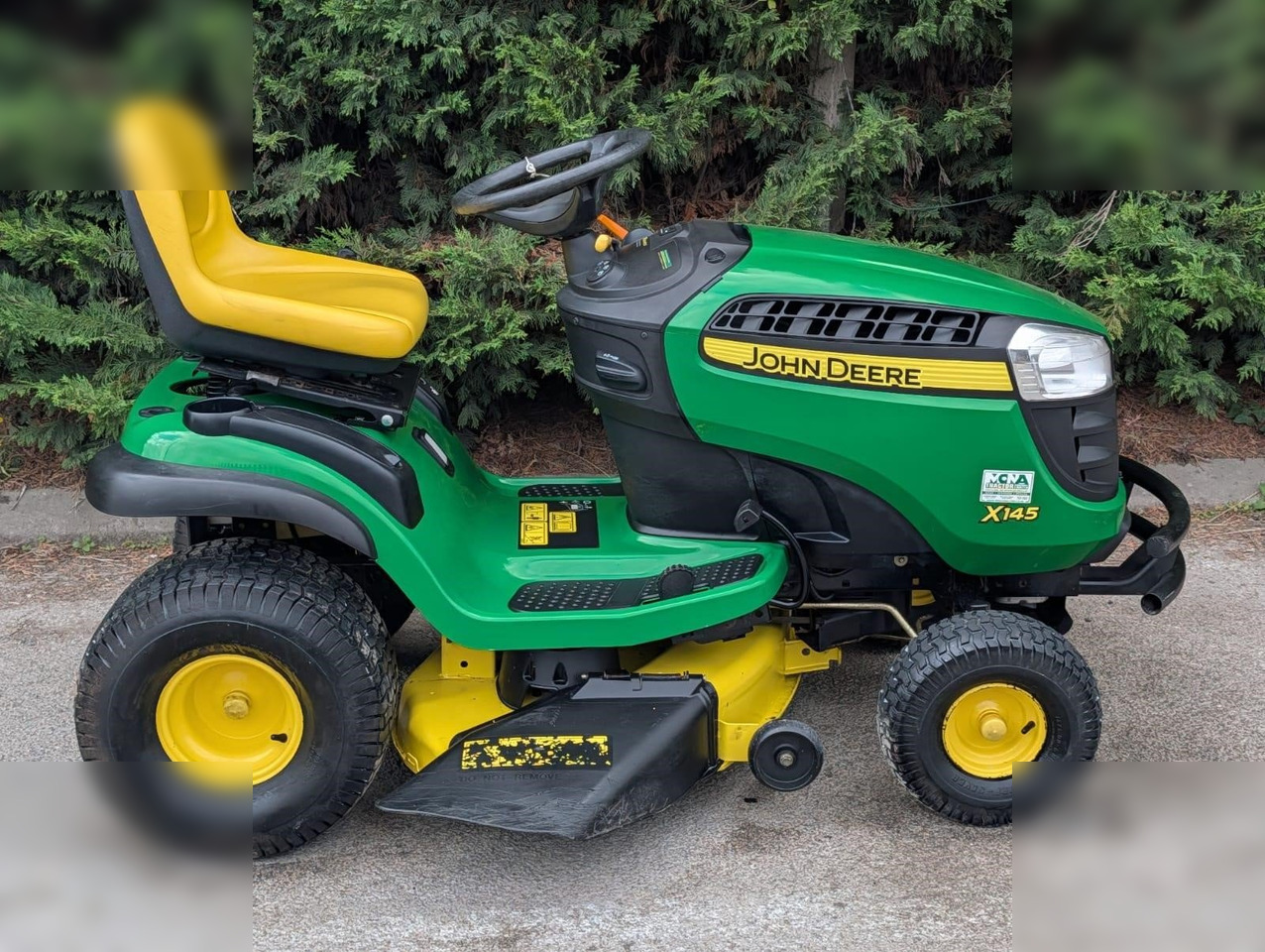 2011 JOHN DEERE X145 - Lawn mower: picture 3 2011 JOHN DEERE X145 - Lawn mower: picture 3