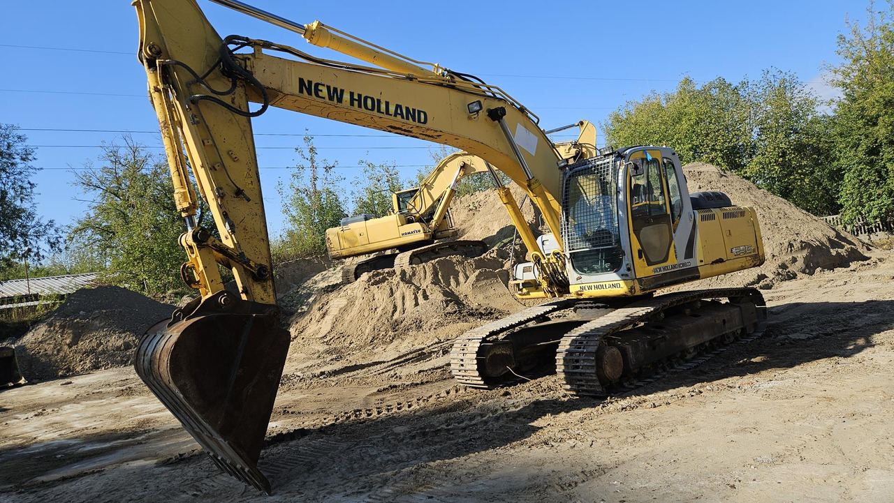 NEW HOLLAND E 245 B - Crawler excavator: picture 3 NEW HOLLAND E 245 B - Crawler excavator: picture 3