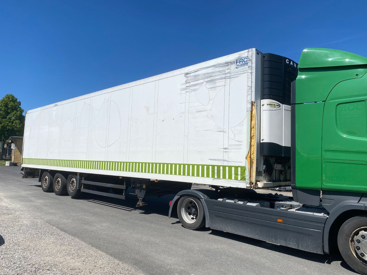 Schmitz Cargobull Carrier 1850 MT/ Doppelstock/Trennwand/ 2,75 m - Refrigerated semi-trailer: picture 1 Schmitz Cargobull Carrier 1850 MT/ Doppelstock/Trennwand/ 2,75 m - Refrigerated semi-trailer: picture 1