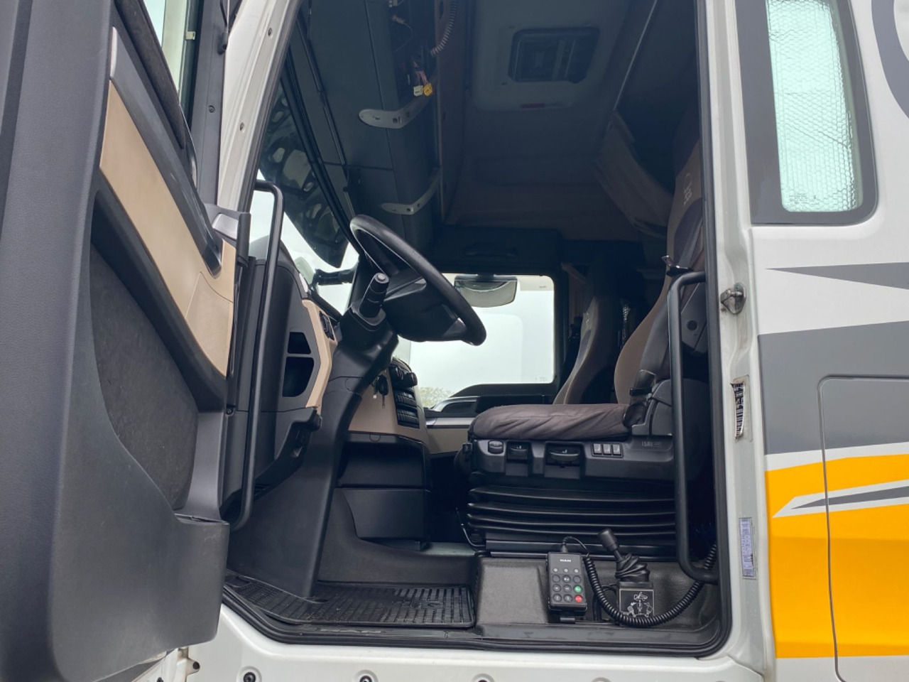 Tractor unit MAN 18.580 BL-XLX/ D38/Intarder: picture 8