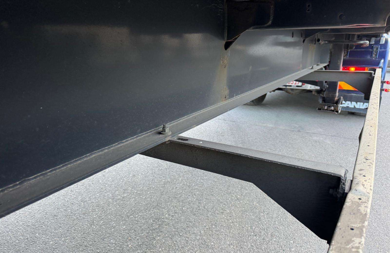 Closed box semi-trailer Krone Standart: picture 7 Closed box semi-trailer Krone Standart: picture 7