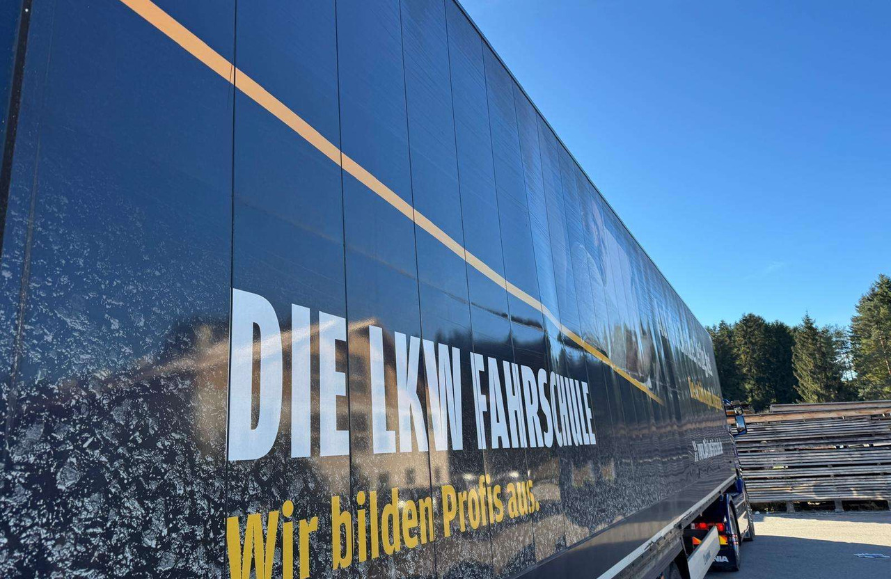 Closed box semi-trailer Krone Standart: picture 19 Closed box semi-trailer Krone Standart: picture 19