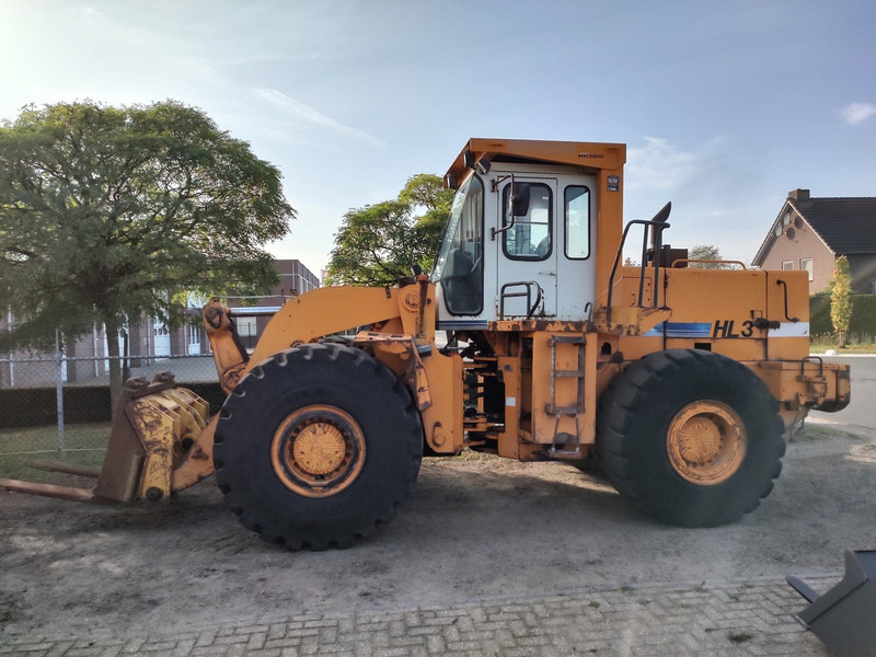 Hyundai HL35 - Wheel loader: picture 2 Hyundai HL35 - Wheel loader: picture 2
