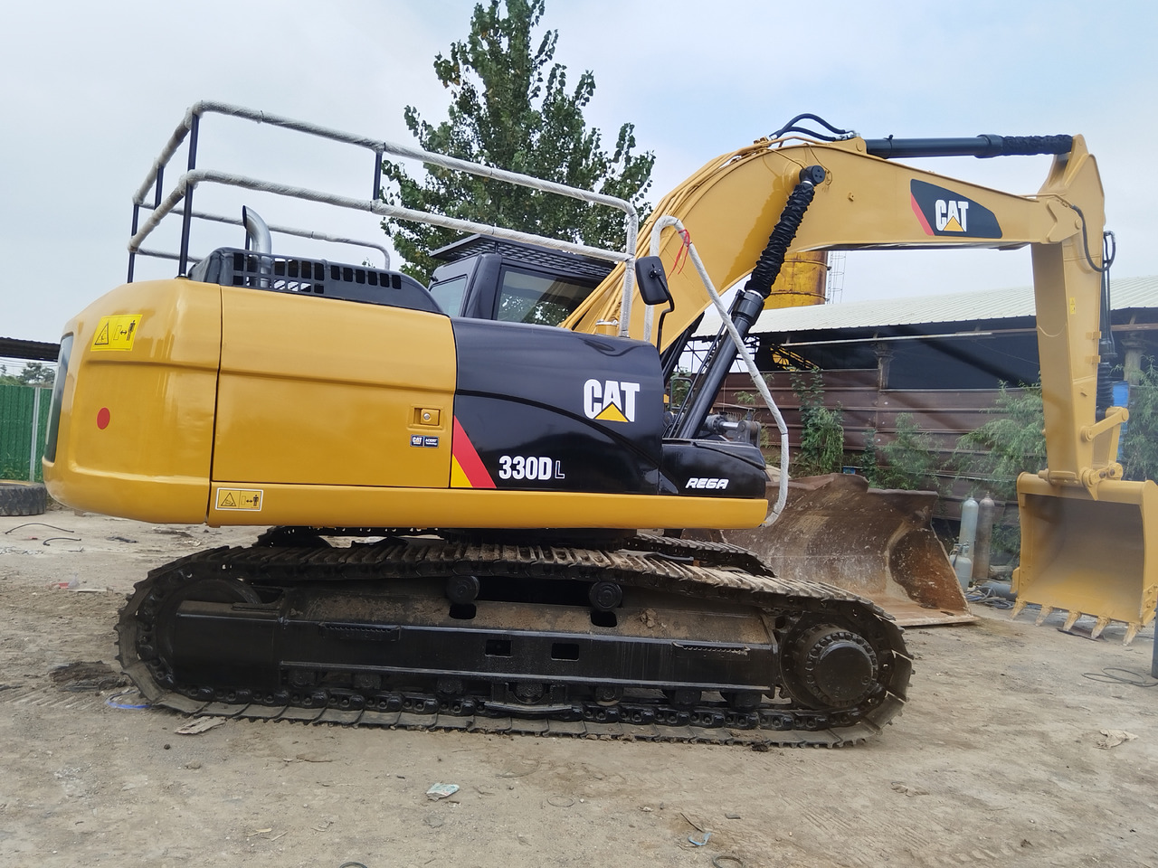CATERPILLAR 330DL good condition 2024 30 ton excavator for sale - Crawler excavator: picture 1 CATERPILLAR 330DL good condition 2024 30 ton excavator for sale - Crawler excavator: picture 1