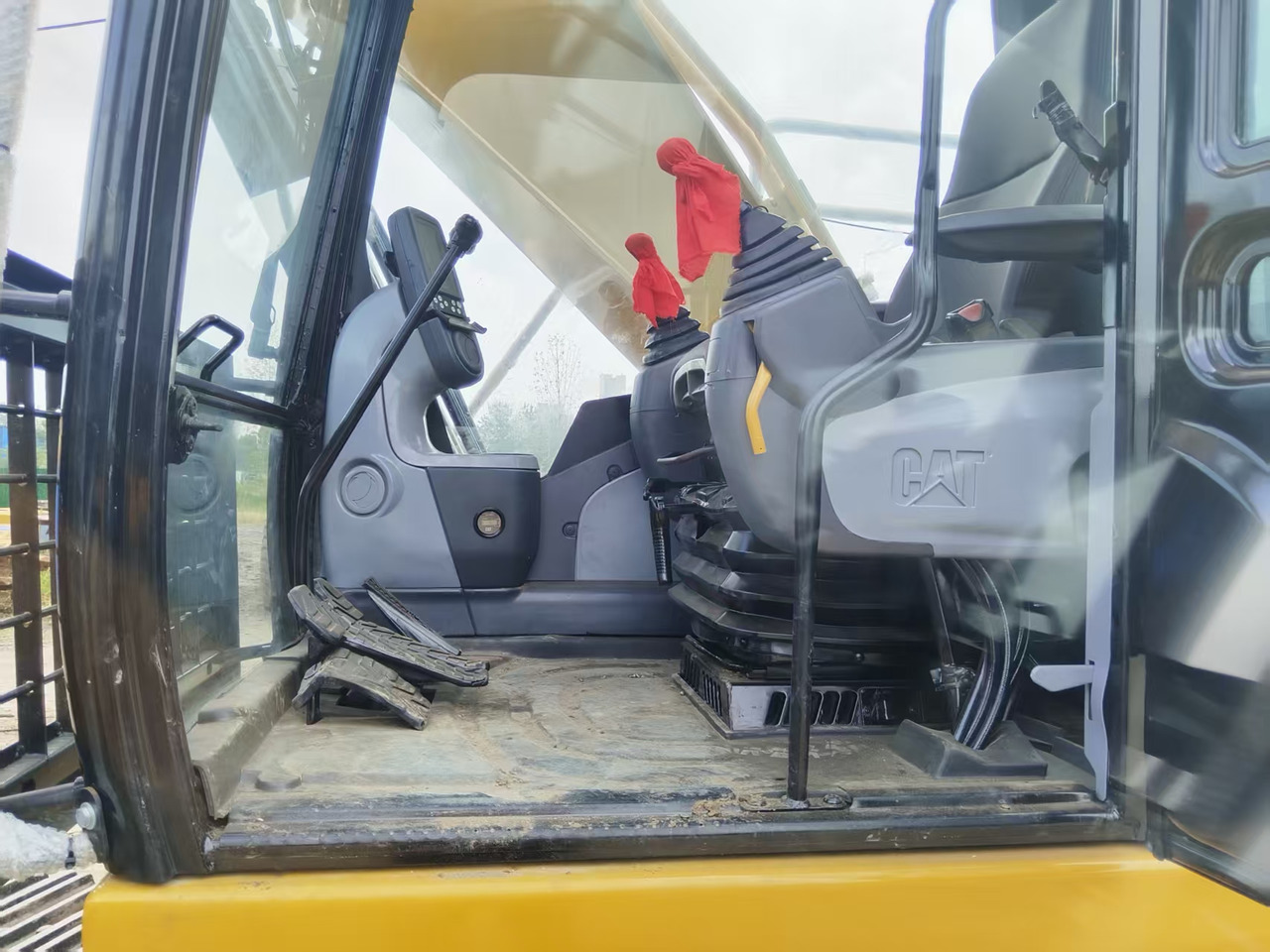 CATERPILLAR 330DL good condition 2024 30 ton excavator for sale - Crawler excavator: picture 5 CATERPILLAR 330DL good condition 2024 30 ton excavator for sale - Crawler excavator: picture 5