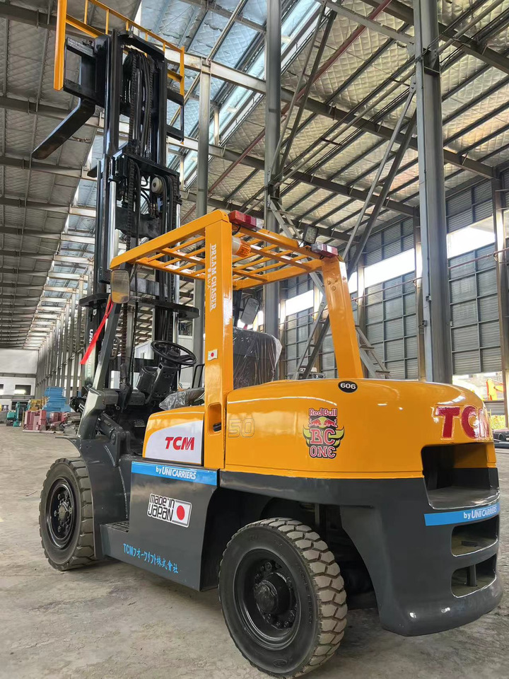 TCM fd50 japan brand original 5 ton diesel forklift 3 section 4.5m Customizable mast clamp side shift - Diesel forklift: picture 4 TCM fd50 japan brand original 5 ton diesel forklift 3 section 4.5m Customizable mast clamp side shift - Diesel forklift: picture 4