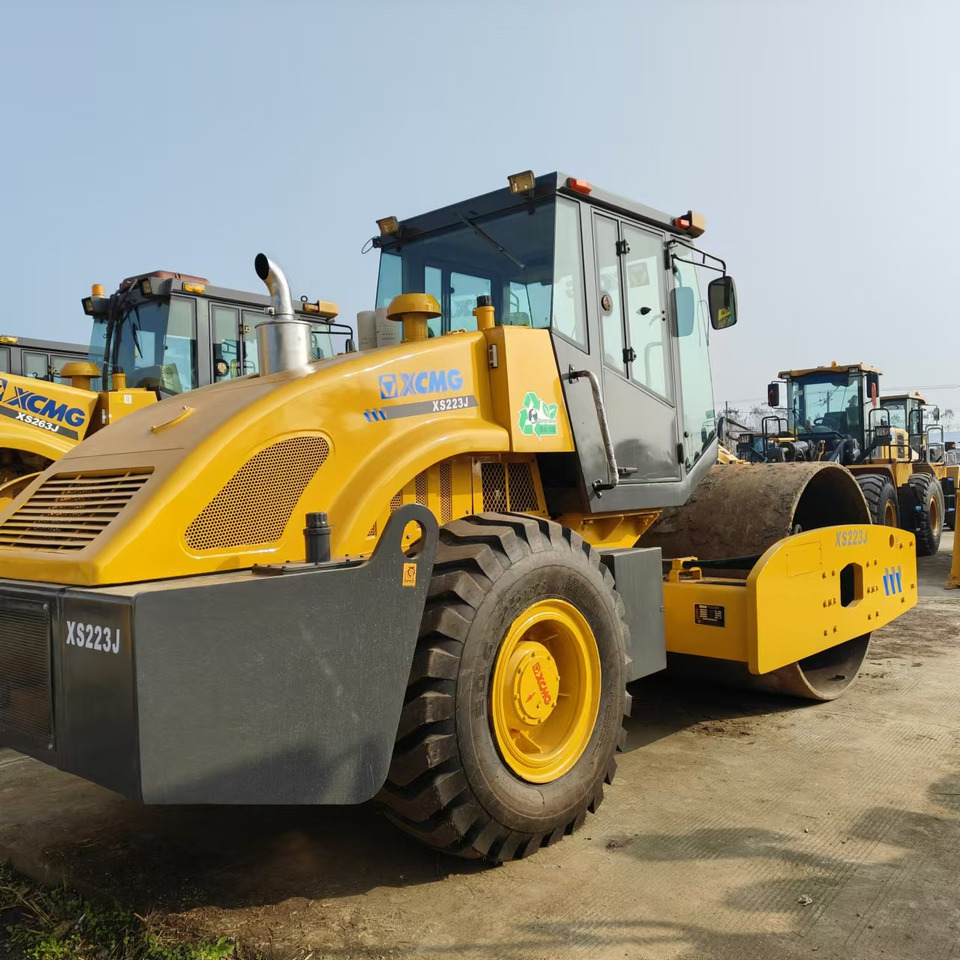 XCMG XS223J used road roller low hours factory price - Compactor: picture 3 XCMG XS223J used road roller low hours factory price - Compactor: picture 3