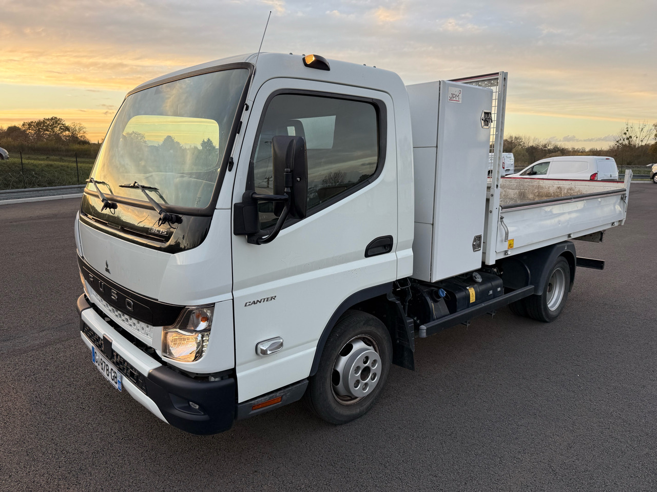 Mitsubishi Canter Fuso - Tipper van: picture 2 Mitsubishi Canter Fuso - Tipper van: picture 2