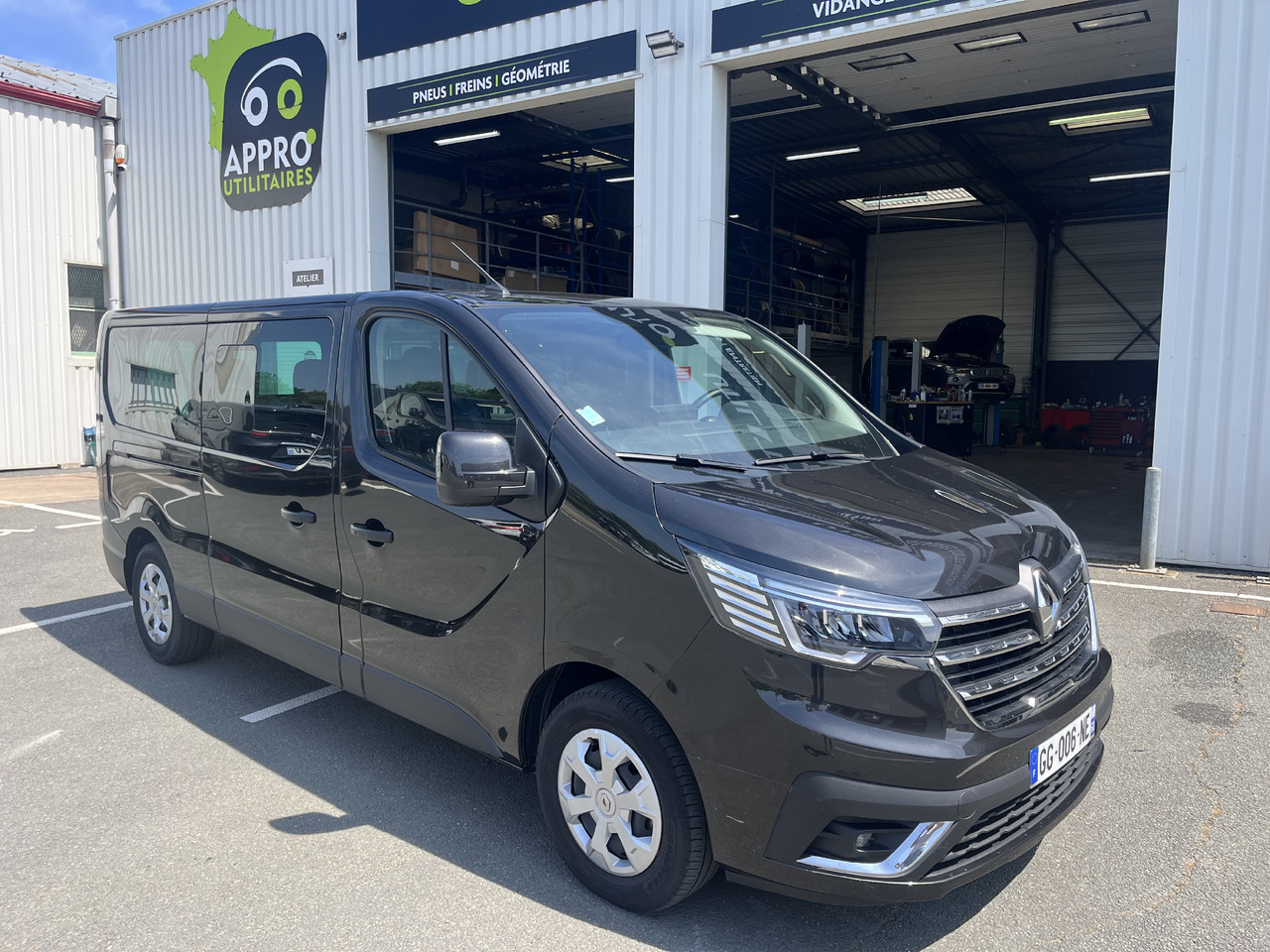 RENAULT TRAFIC 2.0DCI150 L2H1 - Minibus, People carrier: picture 1 RENAULT TRAFIC 2.0DCI150 L2H1 - Minibus, People carrier: picture 1
