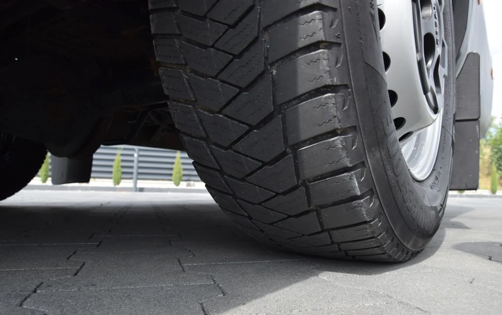 Panel van Iveco DAILY MAXI 35S16 / 2.3 - 160 KM / AUTOMAT HI-MATIC / NOWY MODEL / 3 OSOBY / DOSTAWCZE / BLASZAK / KLIMA / 2023 / SERWISOWANY / SPROWADZONY Z NIEMIEC: picture 16