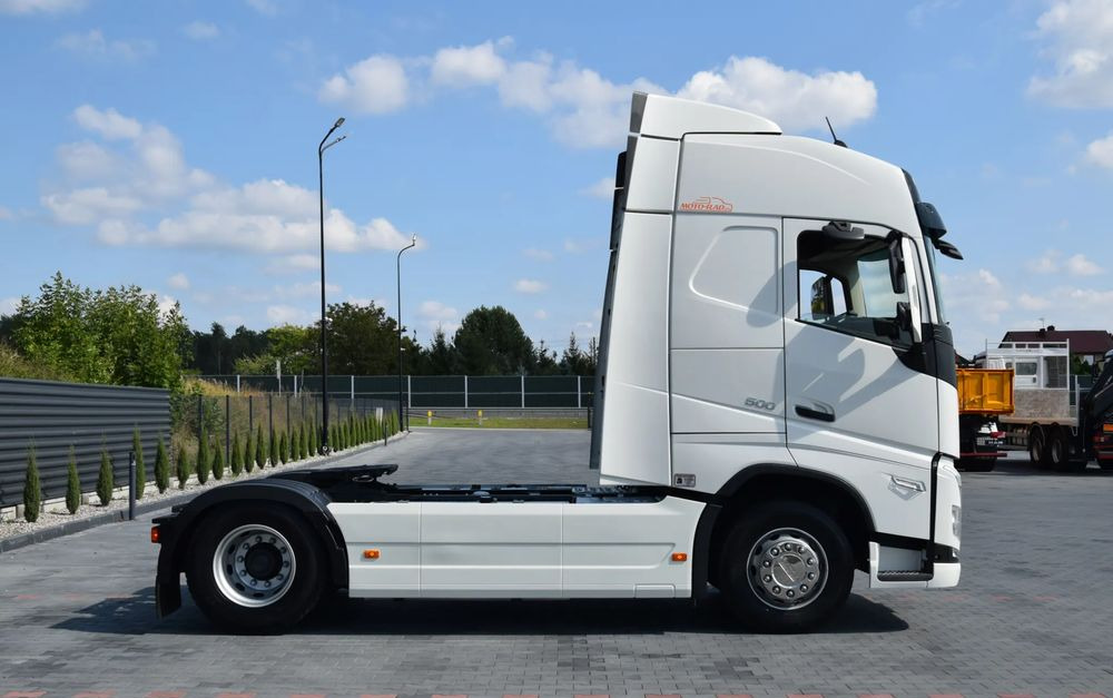 Volvo FH500 / EURO 6 / NOWY MODEL / KLIMATYZACJA POSTOJOWA / ACC / LEDY / 2 ZBIORNIKI PALIWA / FULL SPILERY / 2022 / SERWISOWANY / SPROWADZONY - Tractor unit: picture 4 Volvo FH500 / EURO 6 / NOWY MODEL / KLIMATYZACJA POSTOJOWA / ACC / LEDY / 2 ZBIORNIKI PALIWA / FULL SPILERY / 2022 / SERWISOWANY / SPROWADZONY - Tractor unit: picture 4