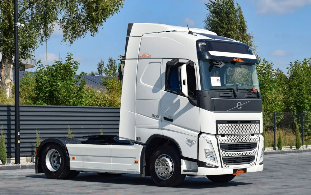 Volvo FH500 / EURO 6 / NOWY MODEL / KLIMATYZACJA POSTOJOWA / ACC / LEDY / 2 ZBIORNIKI PALIWA / FULL SPILERY / 2022 / SERWISOWANY / SPROWADZONY - Tractor unit: picture 3 Volvo FH500 / EURO 6 / NOWY MODEL / KLIMATYZACJA POSTOJOWA / ACC / LEDY / 2 ZBIORNIKI PALIWA / FULL SPILERY / 2022 / SERWISOWANY / SPROWADZONY - Tractor unit: picture 3
