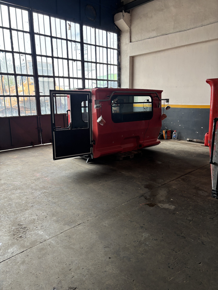 KÄSSBOHRER PISTENBULLY PB100 CABIN - Snow removal vehicle: picture 5 KÄSSBOHRER PISTENBULLY PB100 CABIN - Snow removal vehicle: picture 5