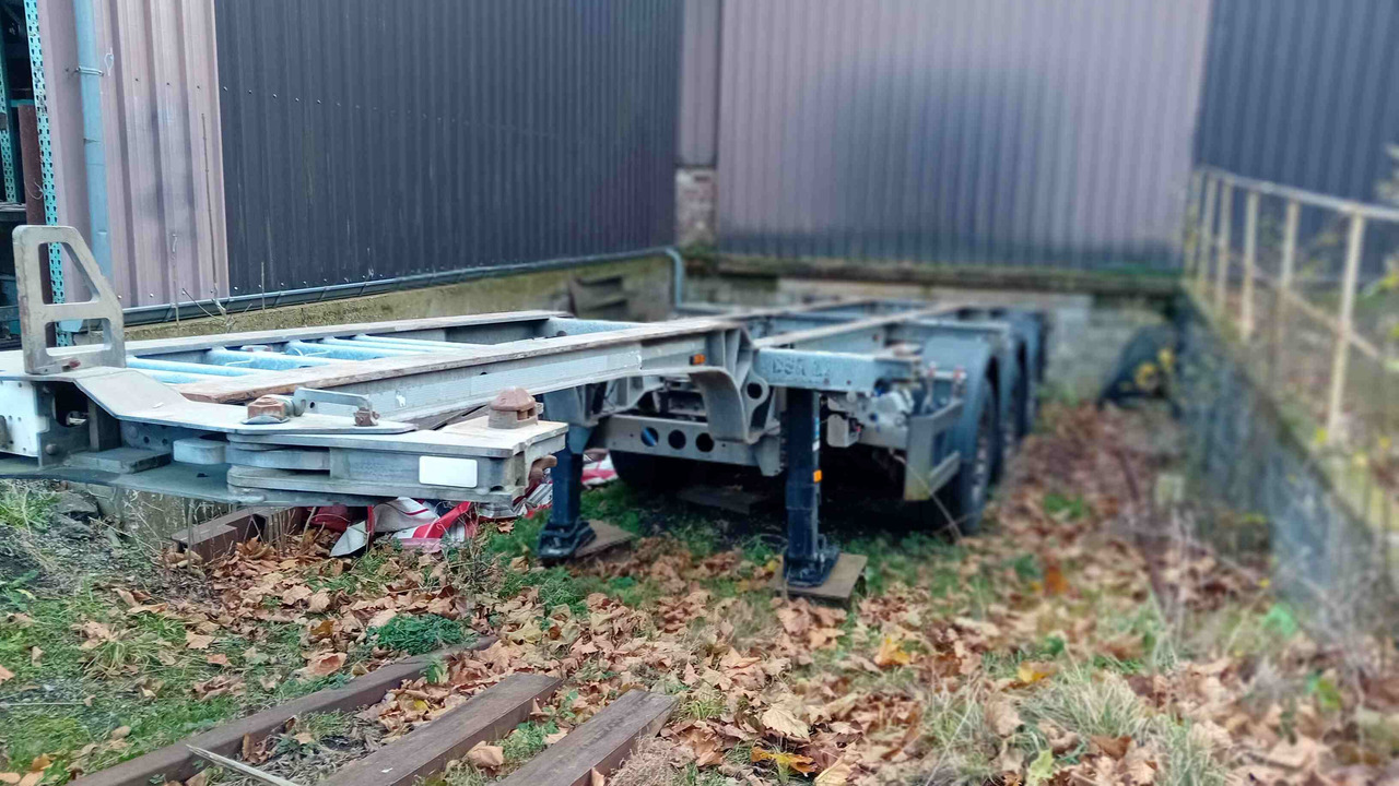 SCHMITZ CARGOBULL châssis porte-conteneur semi-remorque Os - type SGF*3 - adaptable pour conteneur 20' et 40' - Container transporter/ Swap body semi-trailer: picture 2 SCHMITZ CARGOBULL châssis porte-conteneur semi-remorque Os - type SGF*3 - adaptable pour conteneur 20' et 40' - Container transporter/ Swap body semi-trailer: picture 2