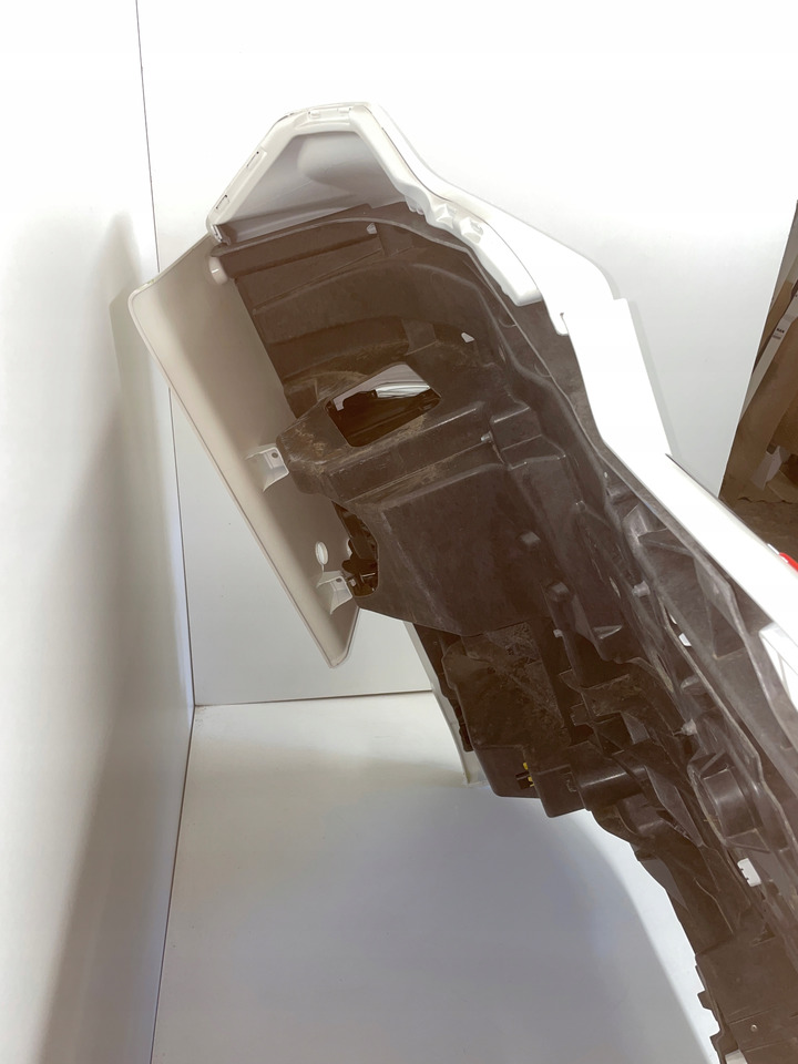 KOMPLETNY ZDERZAK MAN TG3 TGX3 TGX 3 ORYGINALNY KOLOR RAL 9010 - Bumper for Truck: picture 5 KOMPLETNY ZDERZAK MAN TG3 TGX3 TGX 3 ORYGINALNY KOLOR RAL 9010 - Bumper for Truck: picture 5