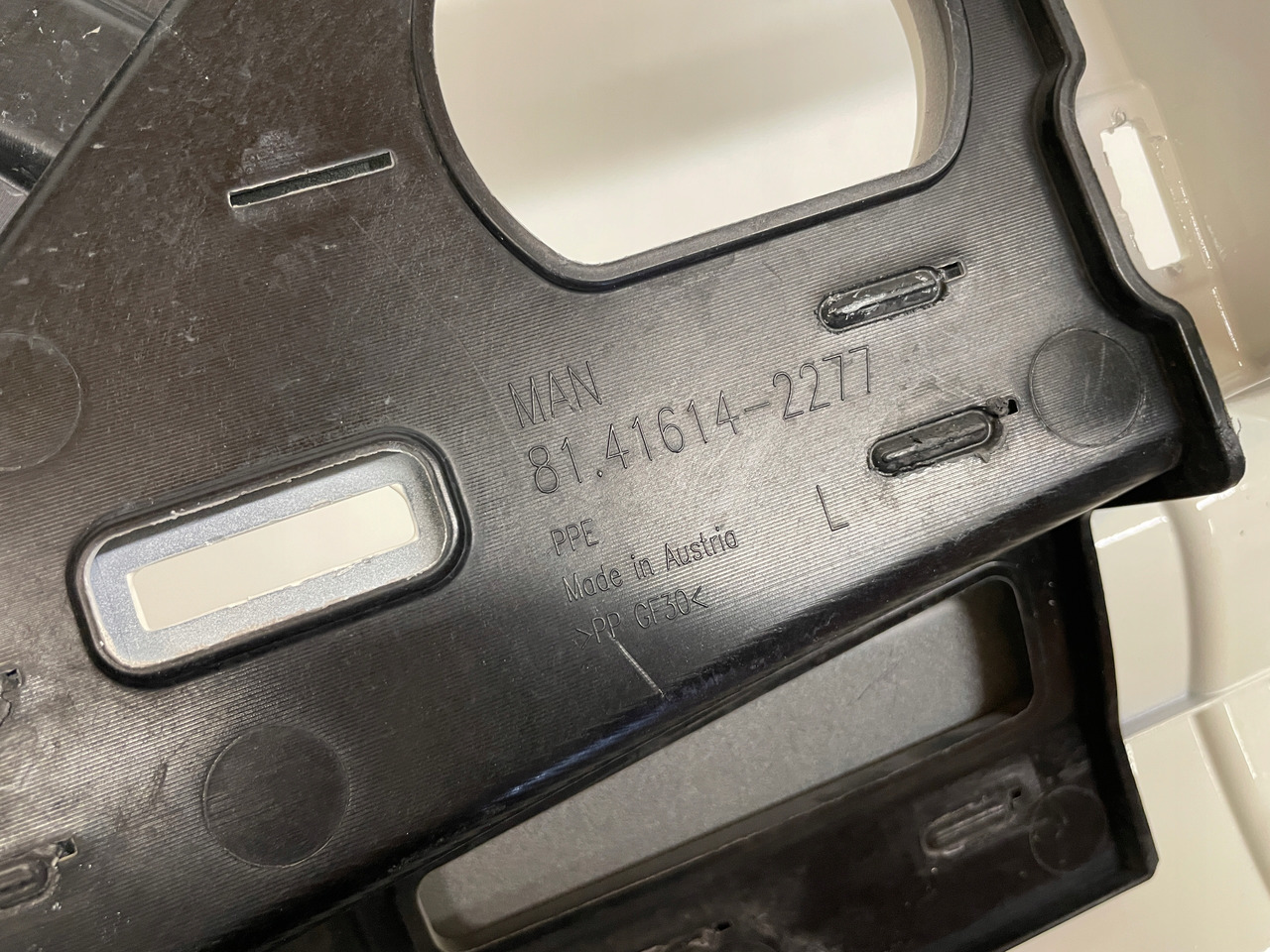 PRAWA OSŁONA NA HALOGEN ZDERZAK MAN TG3 TGX 3 81416142276 - Bumper for Truck: picture 5 PRAWA OSŁONA NA HALOGEN ZDERZAK MAN TG3 TGX 3 81416142276 - Bumper for Truck: picture 5