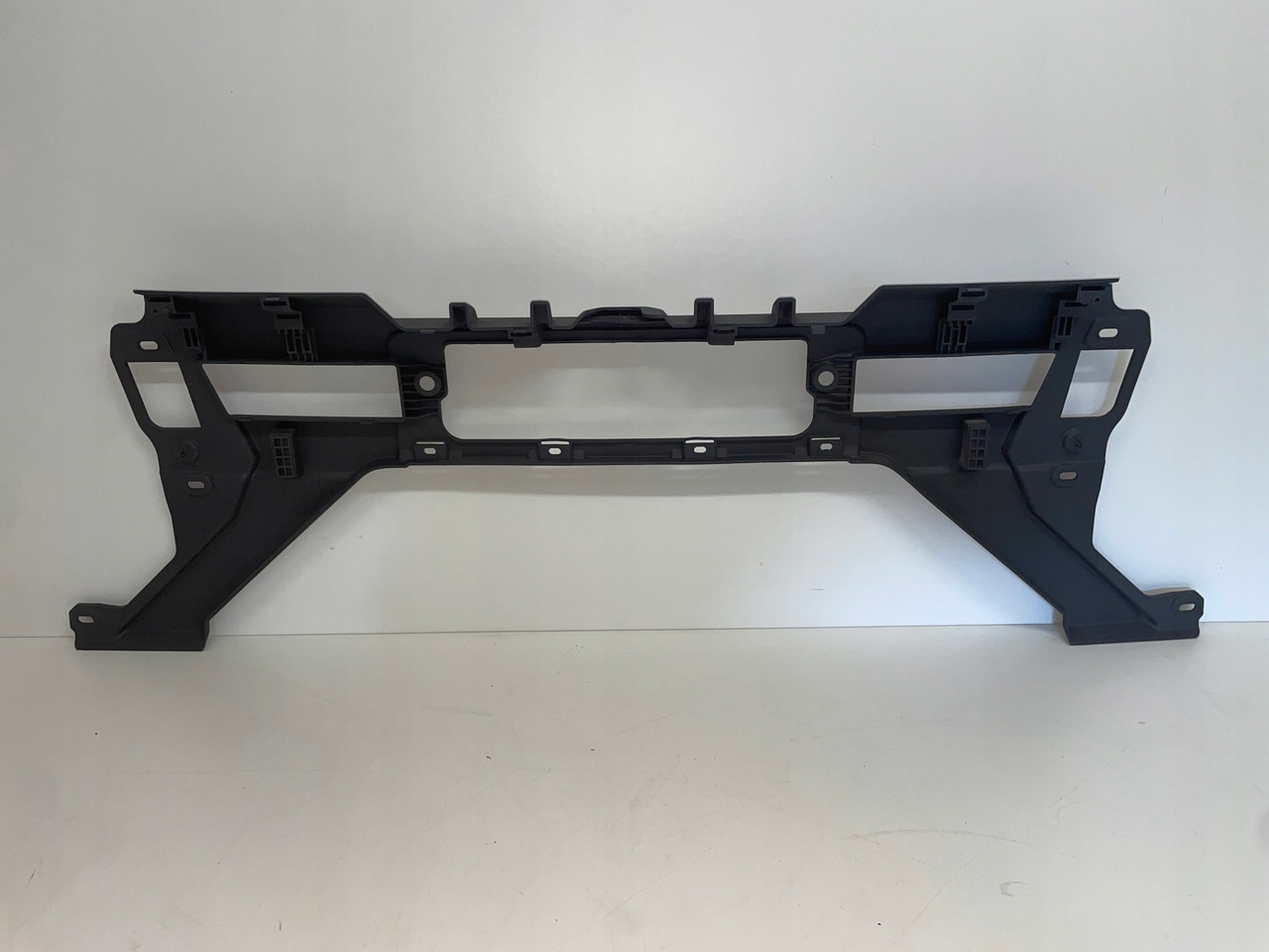 ZDERZAK ŚRODEK ZDERZAKA MASKOWNICA MAN TGX TGS 3 TG3 81416146033 - Bumper for Truck: picture 4 ZDERZAK ŚRODEK ZDERZAKA MASKOWNICA MAN TGX TGS 3 TG3 81416146033 - Bumper for Truck: picture 4