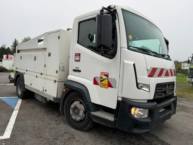 Renault D-Series - Vacuum truck: picture 3 Renault D-Series - Vacuum truck: picture 3