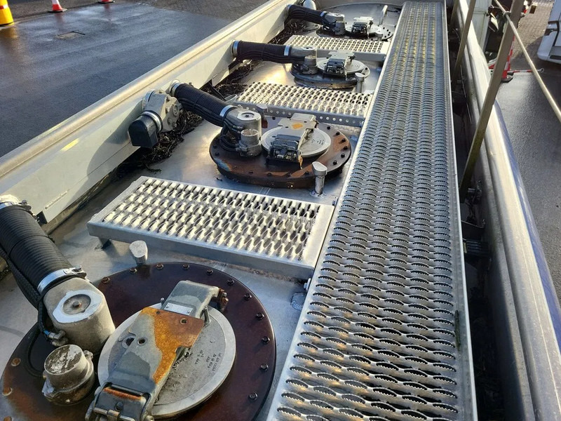 Mercedes-Benz Antos 1824 - Tanker truck: picture 4 Mercedes-Benz Antos 1824 - Tanker truck: picture 4