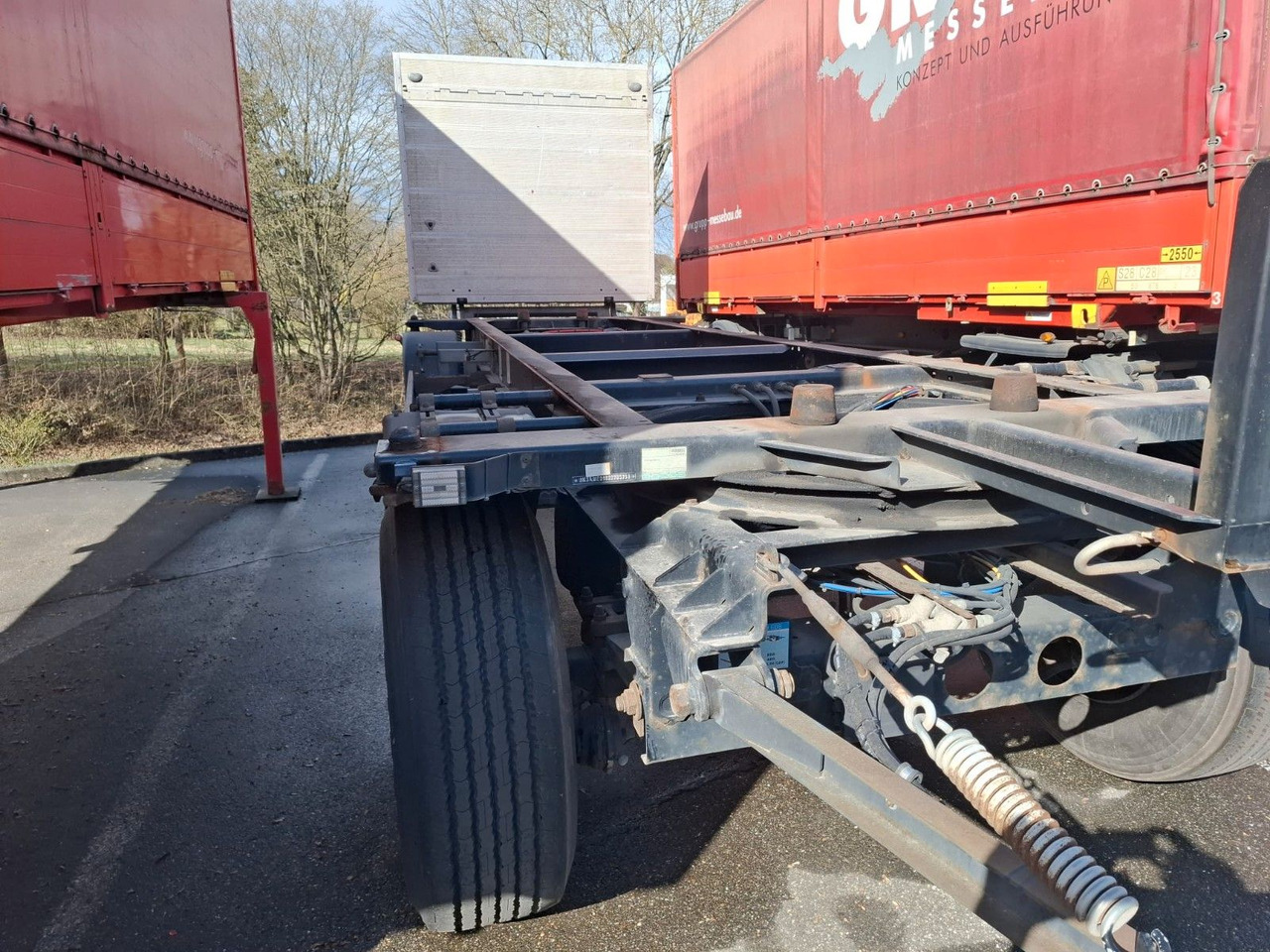 Krone AWE 18P, Ladebordwand BÄR 2,0 to - Container transporter/ Swap body trailer: picture 1 Krone AWE 18P, Ladebordwand BÄR 2,0 to - Container transporter/ Swap body trailer: picture 1