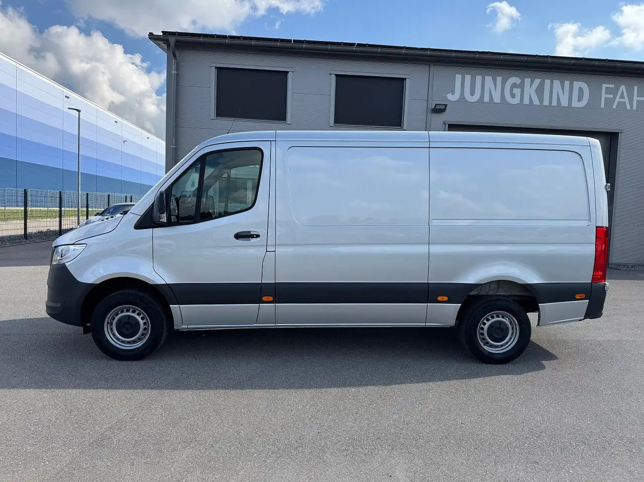 Mercedes-Benz Sprinter 317 CDI Lang Silber MBUX RWD Klima - Panel van: picture 3 Mercedes-Benz Sprinter 317 CDI Lang Silber MBUX RWD Klima - Panel van: picture 3