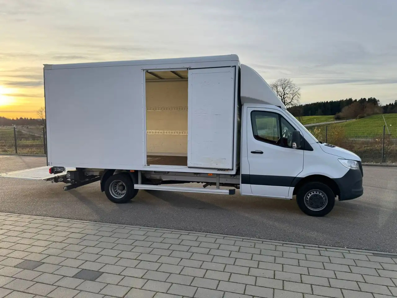 Mercedes-Benz Sprinter 516 CDI Maxi Koffer LBW AHK Klima - Closed box van: picture 4 Mercedes-Benz Sprinter 516 CDI Maxi Koffer LBW AHK Klima - Closed box van: picture 4