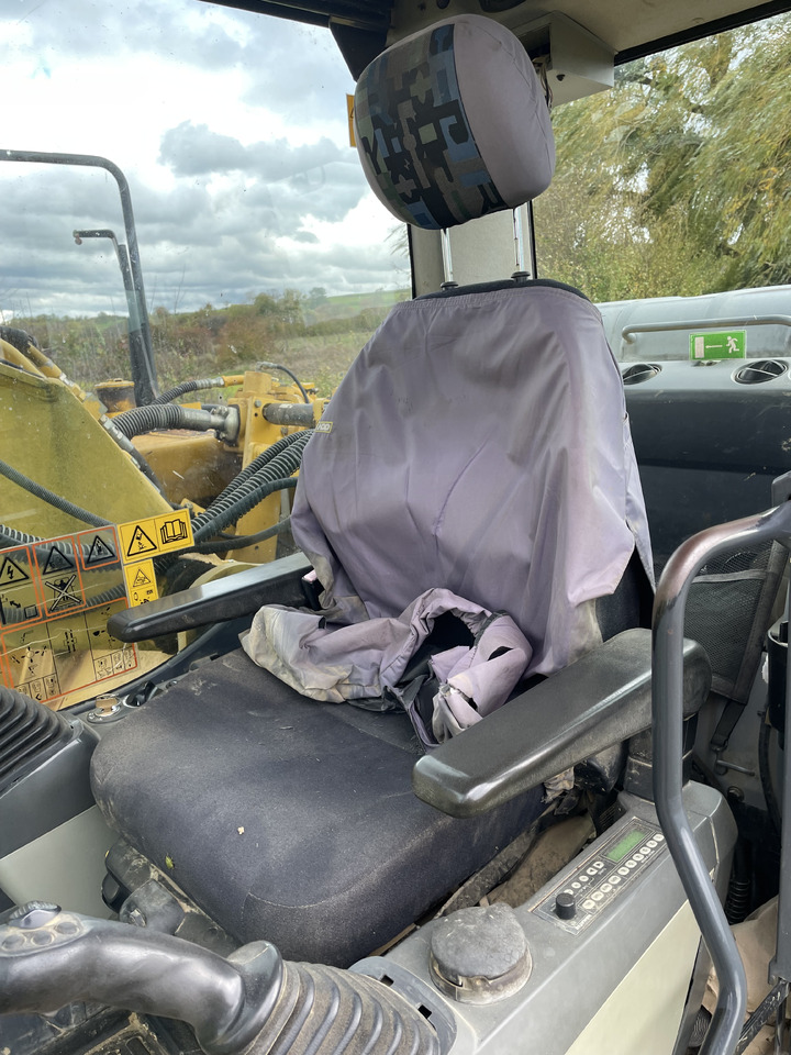 Crawler excavator Komatsu PC210LC-8: picture 13