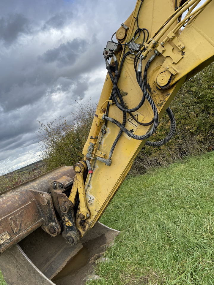Crawler excavator Komatsu PC210LC-8: picture 11