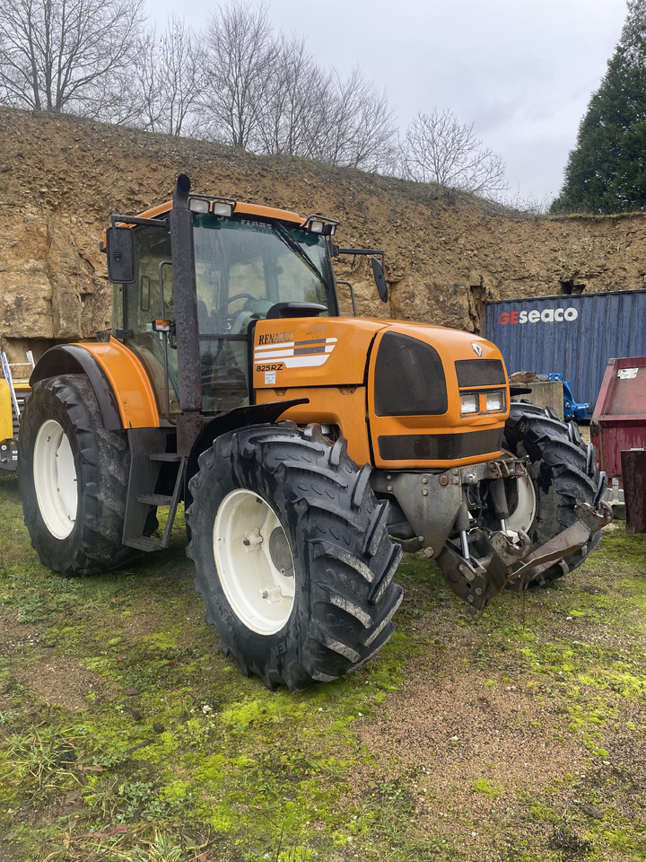 Renault 825 RZ - Farm tractor: picture 1 Renault 825 RZ - Farm tractor: picture 1