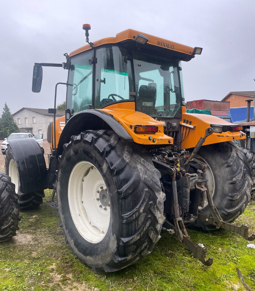 Renault 825 RZ - Farm tractor: picture 4 Renault 825 RZ - Farm tractor: picture 4