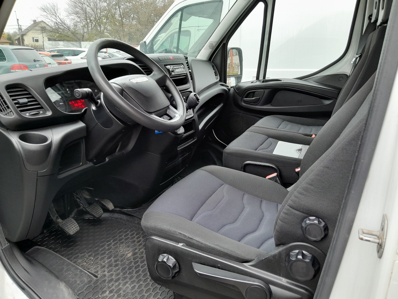 IVECO Daily 35S14 - Closed box van: picture 5 IVECO Daily 35S14 - Closed box van: picture 5