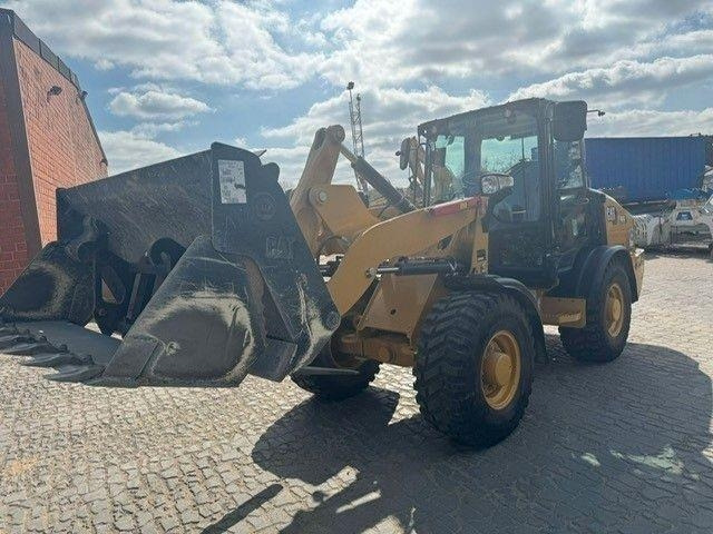 CAT 906 - Wheel loader: picture 2 CAT 906 - Wheel loader: picture 2
