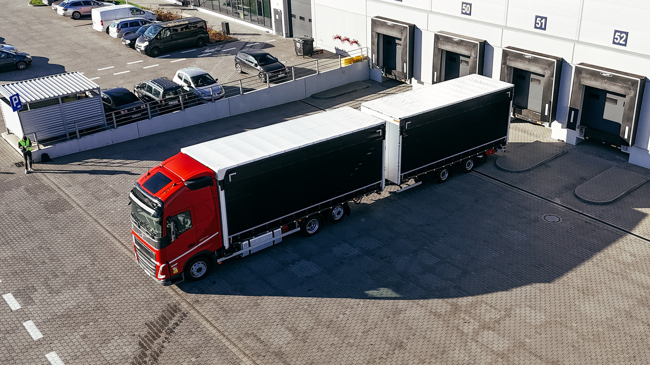 Volvo FH - Curtain side truck: picture 5 Volvo FH - Curtain side truck: picture 5