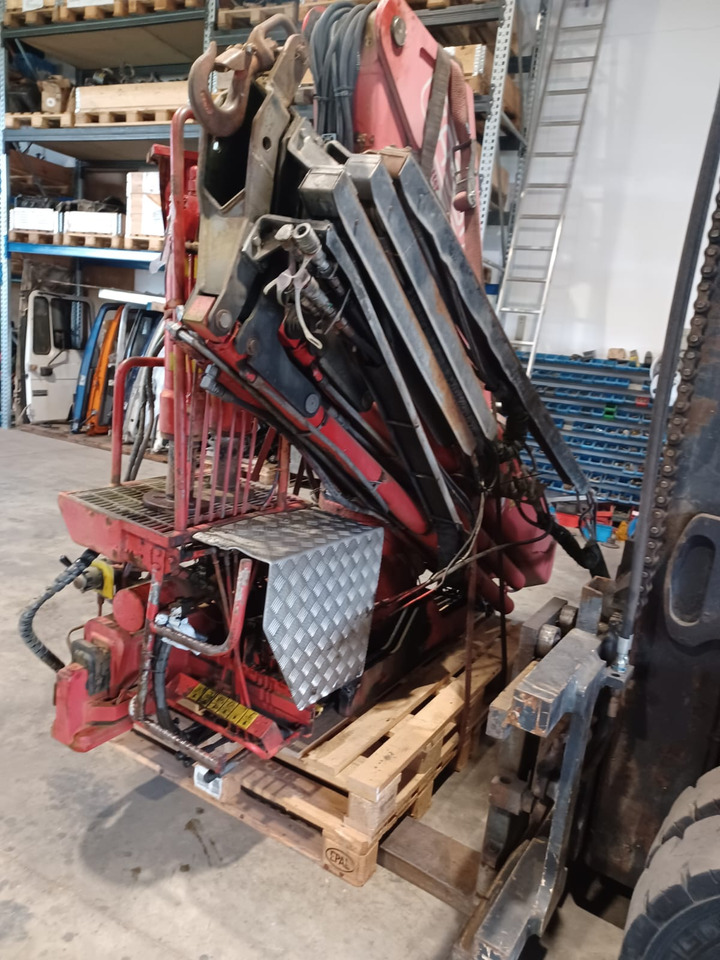 FASSI Ladekran F 190.24 von LKW MAN 26.35 - Truck mounted crane: picture 3 FASSI Ladekran F 190.24 von LKW MAN 26.35 - Truck mounted crane: picture 3