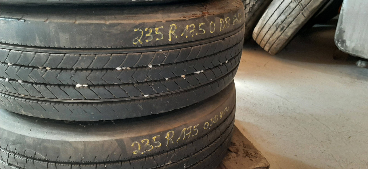 Gebrauchte FireStone FS 400 Reifen ohne Felgen, 235 / 75 R17,5 Artikel - Nr. : 81.99999 - 9999 - Tire for Truck: picture 3 Gebrauchte FireStone FS 400 Reifen ohne Felgen, 235 / 75 R17,5 Artikel - Nr. : 81.99999 - 9999 - Tire for Truck: picture 3