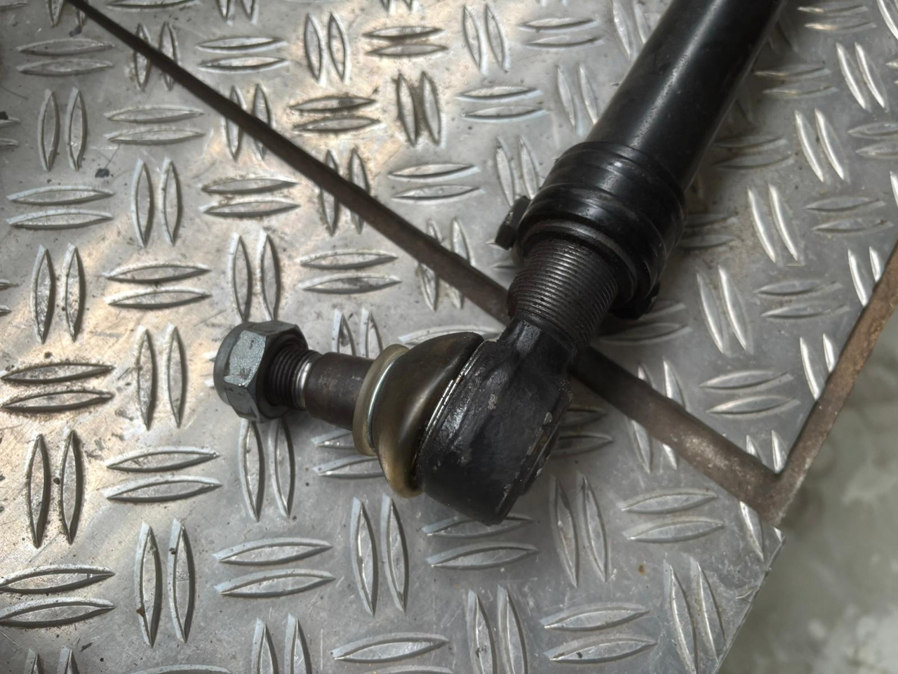 Gebrauchte MAN TGL 8.180 Spurstange / Lenkstange, Artikel - Nr. : 81.46610 - 6820 - Tie rod for Truck: picture 4 Gebrauchte MAN TGL 8.180 Spurstange / Lenkstange, Artikel - Nr. : 81.46610 - 6820 - Tie rod for Truck: picture 4