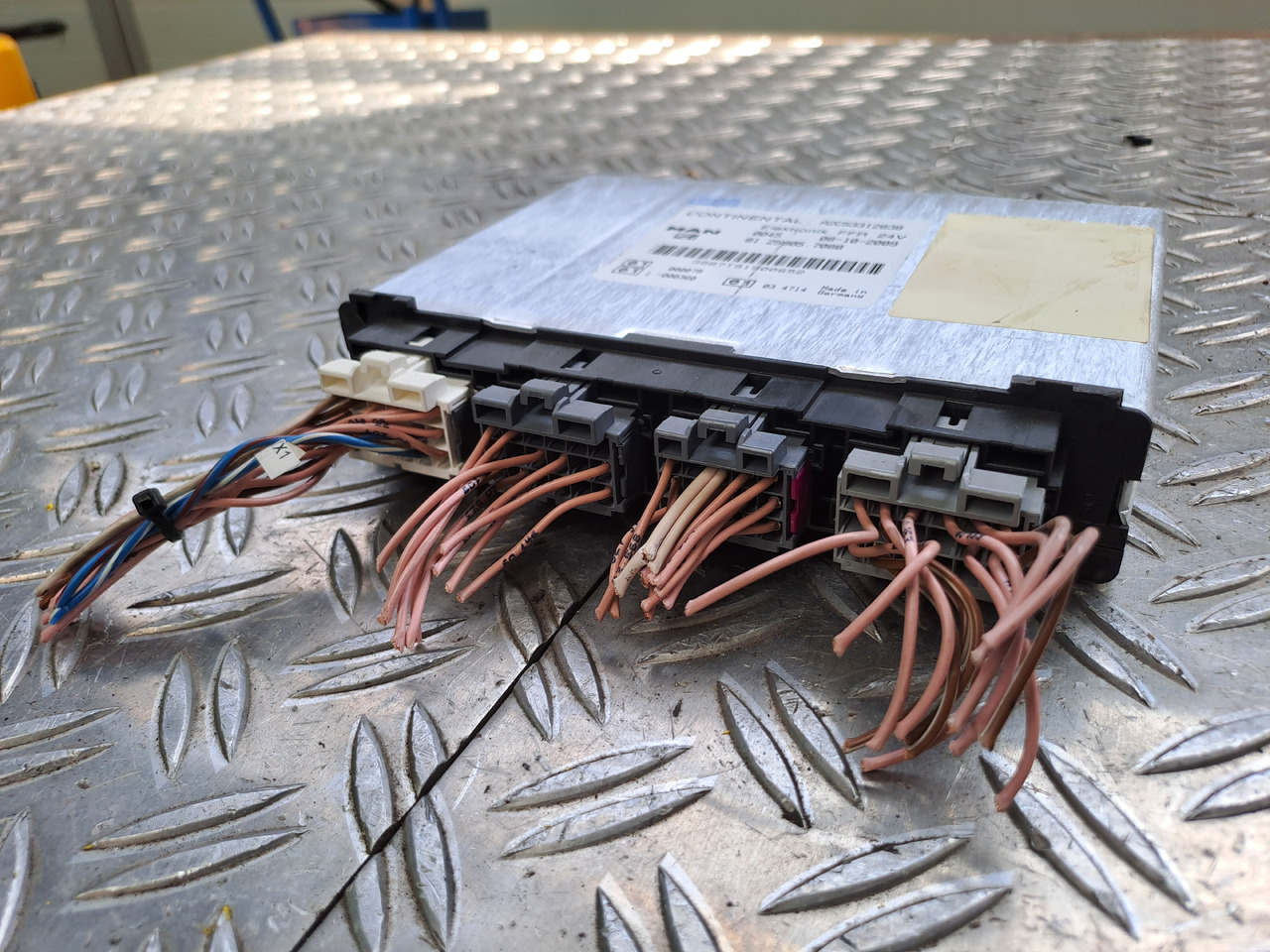 Gebrauchte MAN TGX 26.480 Steuergerät Fahrzeugführungsrechner , Artikel - Nr. : 81.25805 - 7088 - ECU for Truck: picture 3 Gebrauchte MAN TGX 26.480 Steuergerät Fahrzeugführungsrechner , Artikel - Nr. : 81.25805 - 7088 - ECU for Truck: picture 3