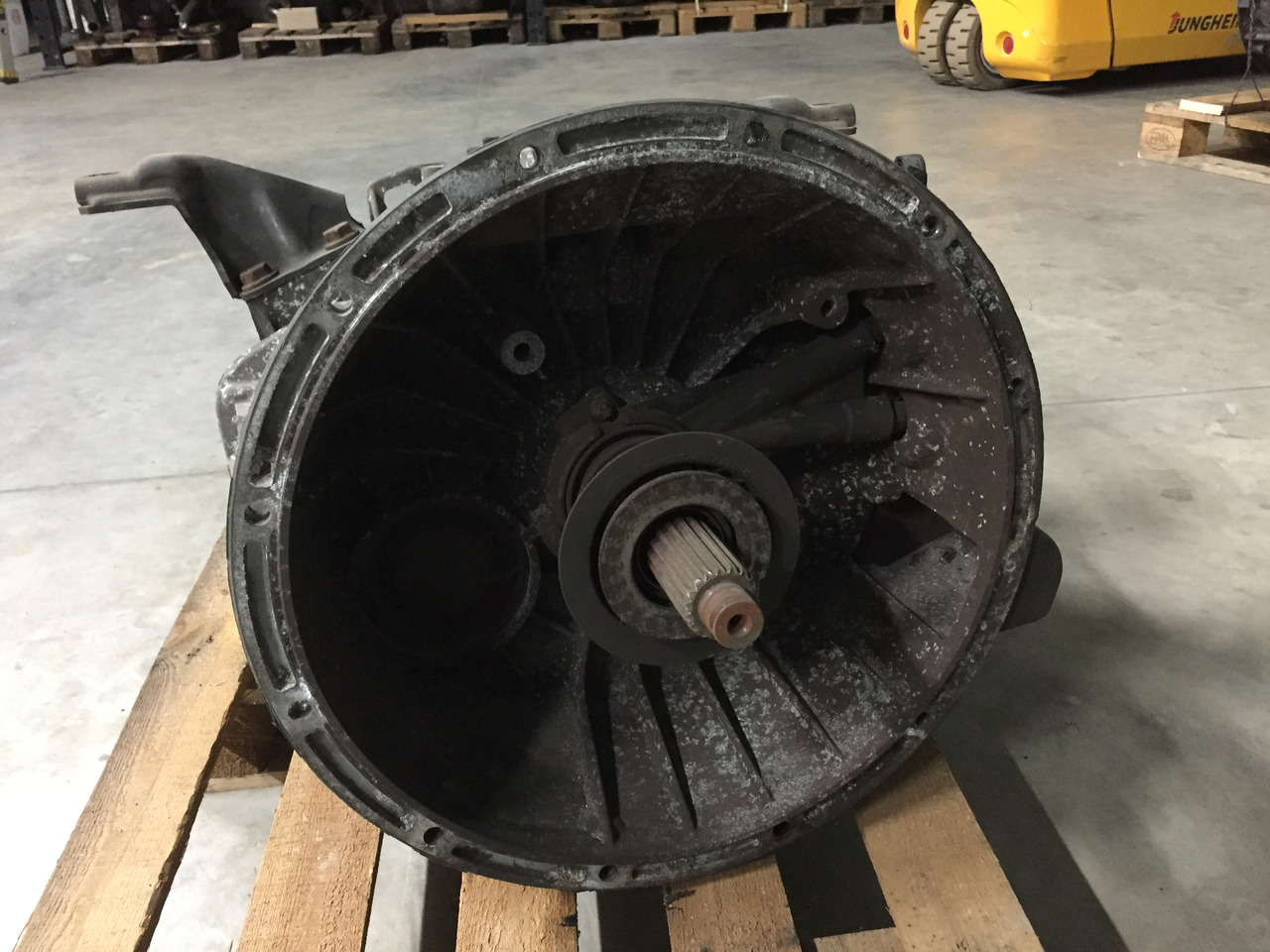 Gebrauchtes Getriebe MB Atego 12.18, Typ : G - 6 - 60 GM, Artikel - Nr. : A 001 260 36 00 - Gearbox for Truck: picture 2 Gebrauchtes Getriebe MB Atego 12.18, Typ : G - 6 - 60 GM, Artikel - Nr. : A 001 260 36 00 - Gearbox for Truck: picture 2