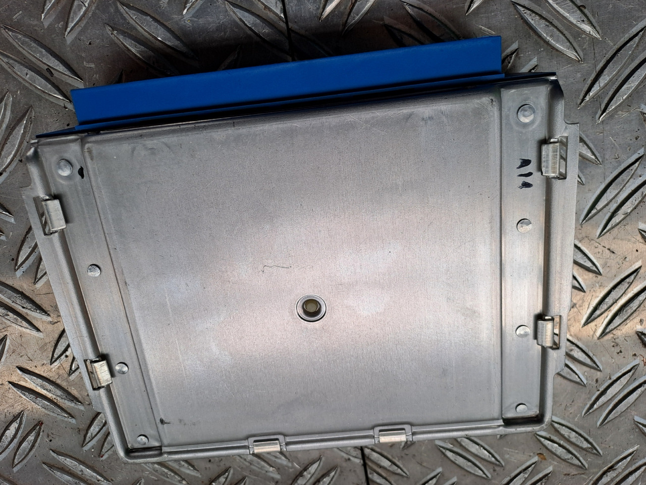 Gebrauchtes MAN TGX 26.440 EBS Steuergerät Brems - / Fahrdynamik, Artikel - Nr. : 81.25808 - 7053 - ECU for Truck: picture 2 Gebrauchtes MAN TGX 26.440 EBS Steuergerät Brems - / Fahrdynamik, Artikel - Nr. : 81.25808 - 7053 - ECU for Truck: picture 2