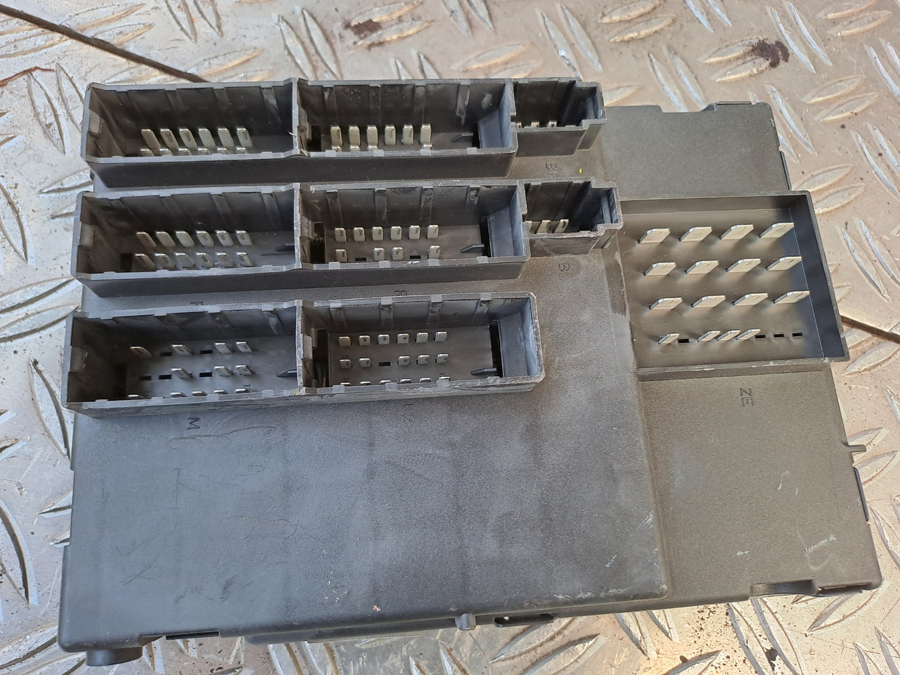 Gebrauchtes MAN TGX 26.440 Steuergerät zentraler Bordrechner, Artikel - Nr.: 81.25806 - 7096 - ECU for Truck: picture 3 Gebrauchtes MAN TGX 26.440 Steuergerät zentraler Bordrechner, Artikel - Nr.: 81.25806 - 7096 - ECU for Truck: picture 3