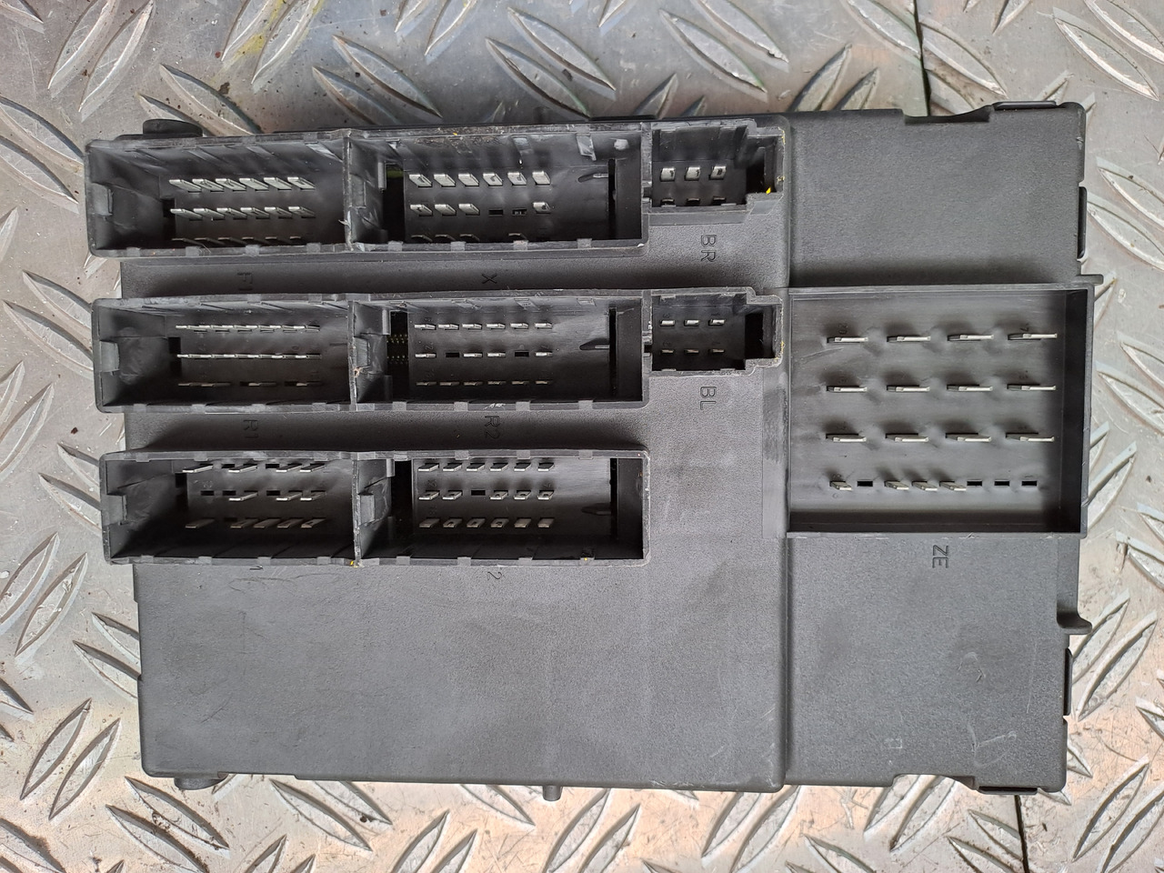 Gebrauchtes MAN TGX 26.440 Steuergerät zentraler Bordrechner, Artikel - Nr. : 81.25806 - 7096 - ECU for Truck: picture 2 Gebrauchtes MAN TGX 26.440 Steuergerät zentraler Bordrechner, Artikel - Nr. : 81.25806 - 7096 - ECU for Truck: picture 2